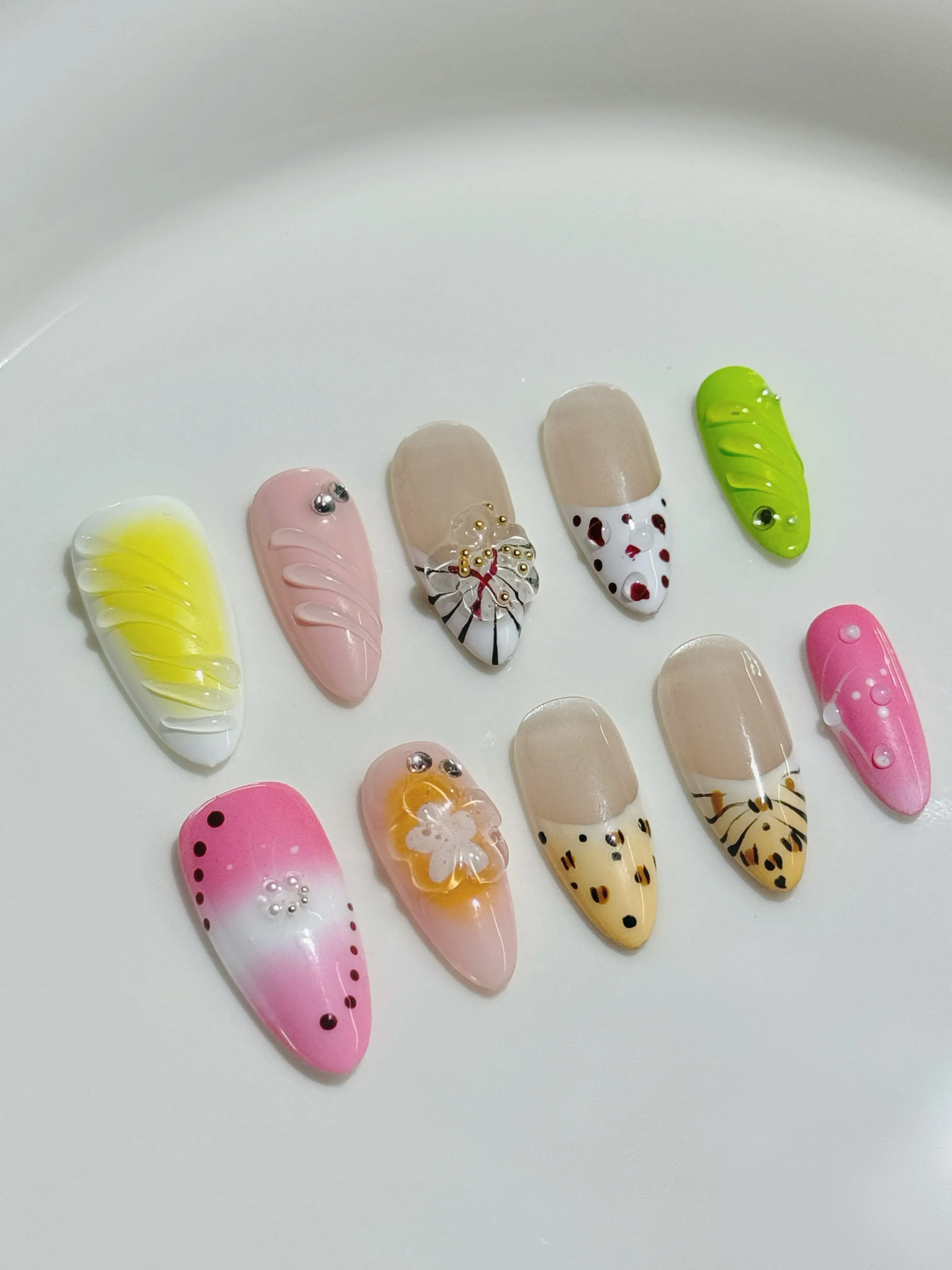 Golden Maple Leaf Designs Nails