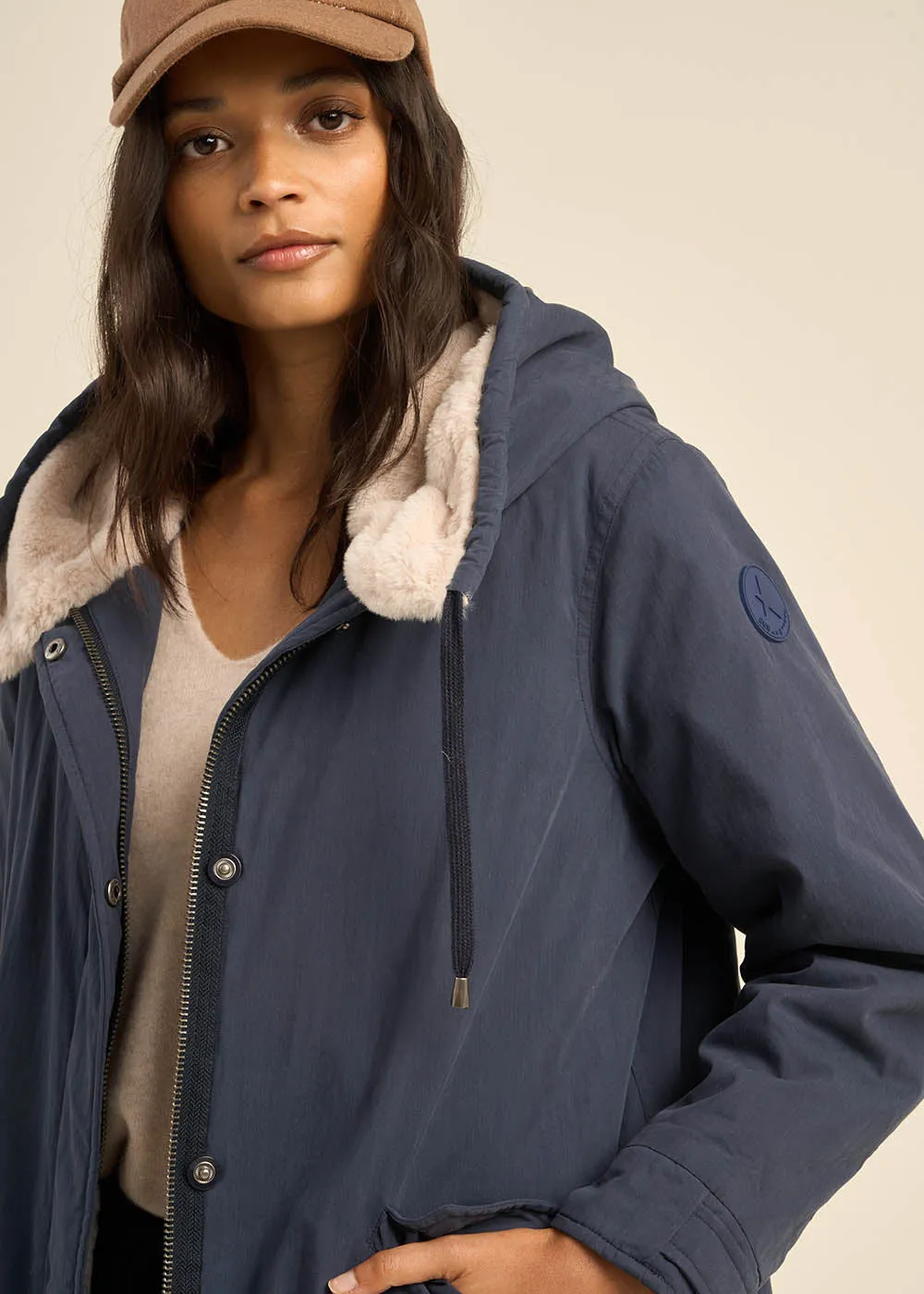 Parka mi-longue en fausse fourrure